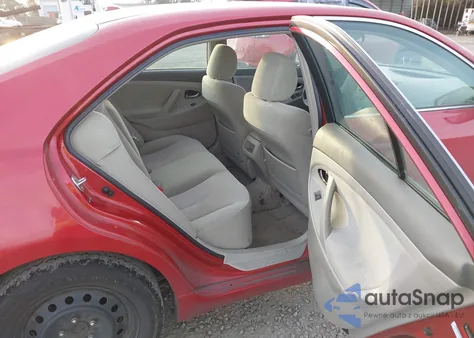 2010 Toyota Camry Le z USA, uszkodzony, nr VIN 4T1BF3EK3AU073842